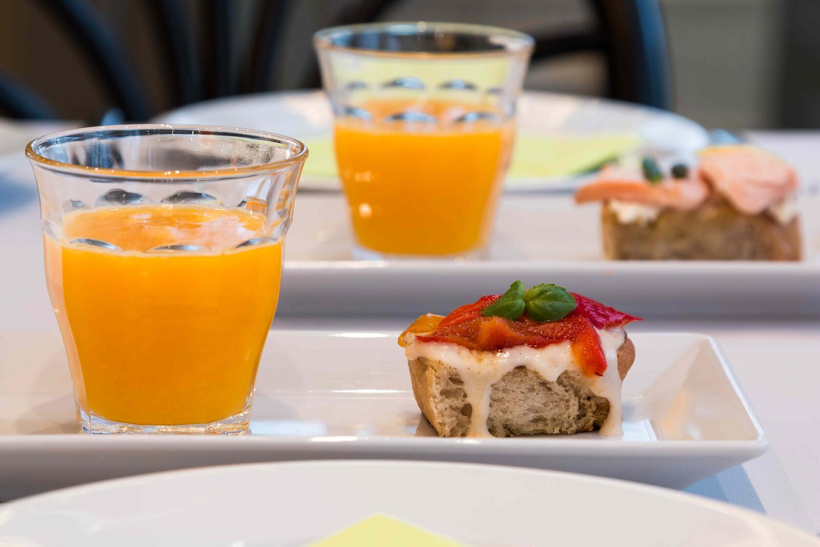 Freshly pressed juice and appetisers at the breakfast buffet